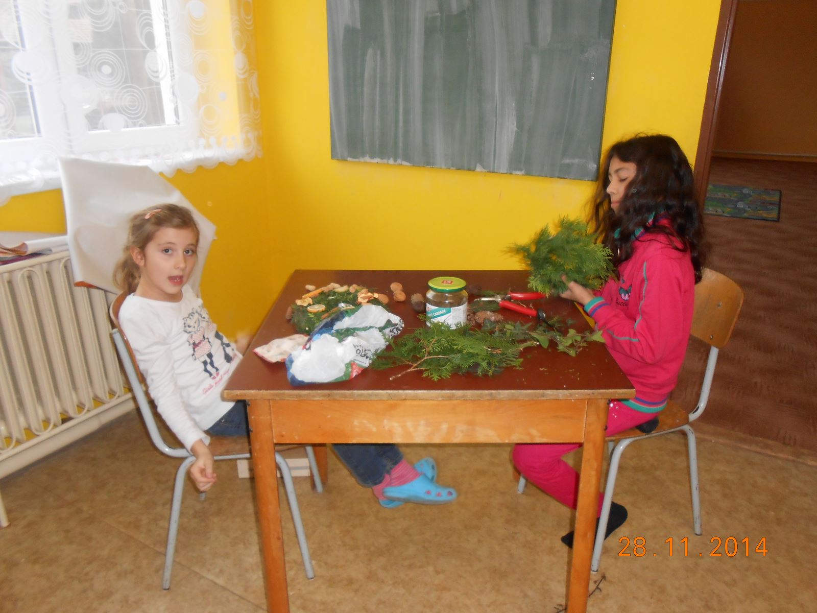 Výroba adventních věnců 28.12.2014 (5) [1600x1200]